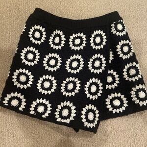 Zara Black and White Patterned Skirt